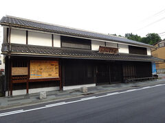 ●おわら資料館＠東町

資料館がありました。
おわら風の盆などを紹介してるようです。
今日は、営業は終了していましたが…。

