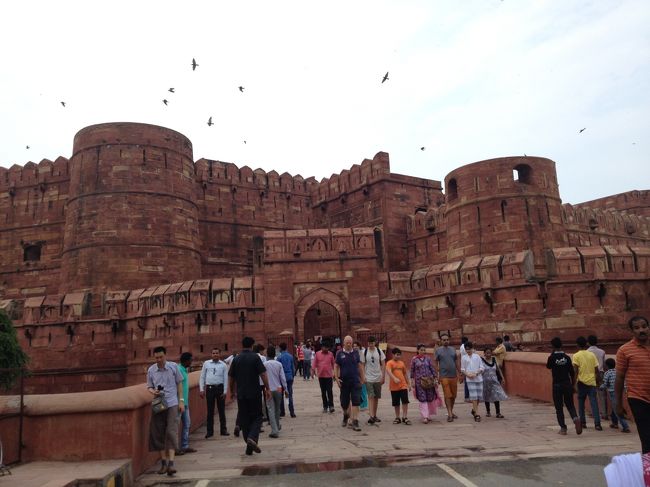 そろそろ暑さと早起きのせいでふらふらですが、最後の観光場所にむかいます。