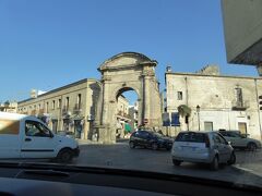 フランカヴィッラ・フォンタナ旧市街♪
旧市街への入り口の城門です♪
Porta dei Cappuccini