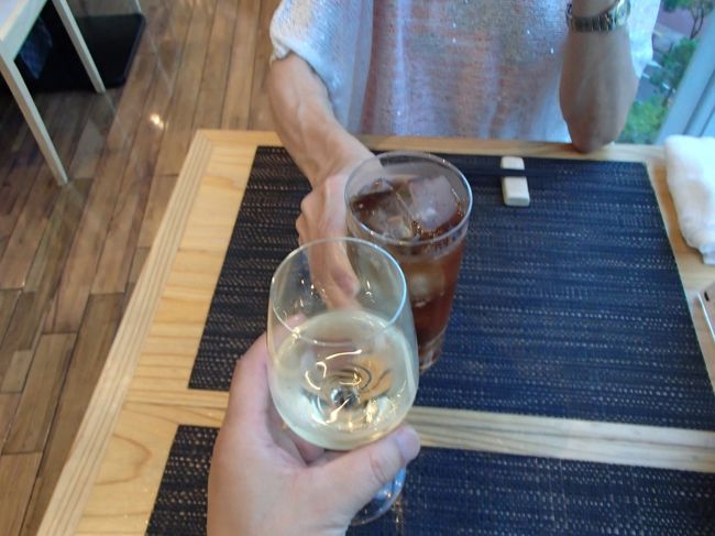 JOECOOLはドイツワイン、wifeはジンジャエールで乾杯ィ〜！