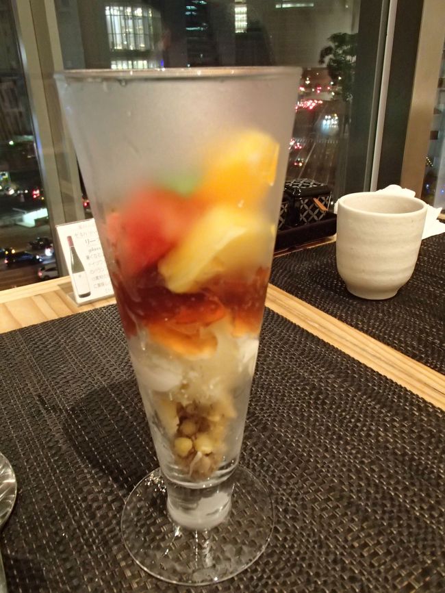 デザートはパフェ風。