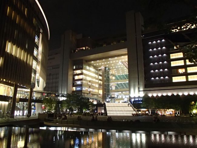 お店を出ると、外はすっかり暗くなっていました。<br /><br />グランフロント大阪の夜景って綺麗ですね☆