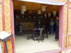 １１：５３

昼食のレストランへ