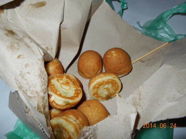 おやつにカヤボール。<br />ベビーカステラの中にカヤジャムが入ってるような感じです。