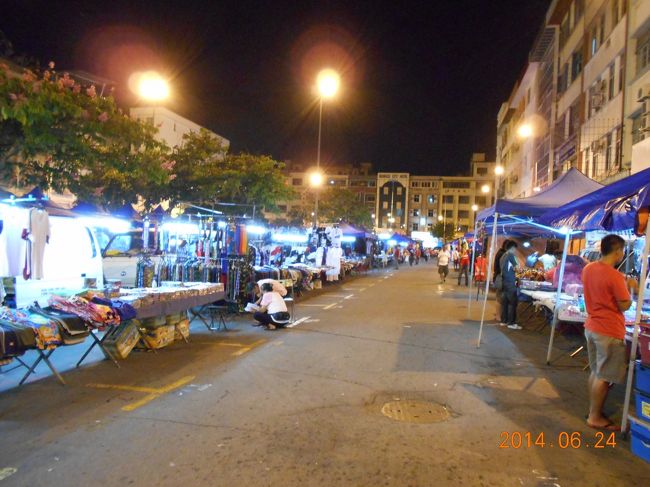 夜は、ナイトマーケットへ。<br />ちょいと寂しい感じでした…。