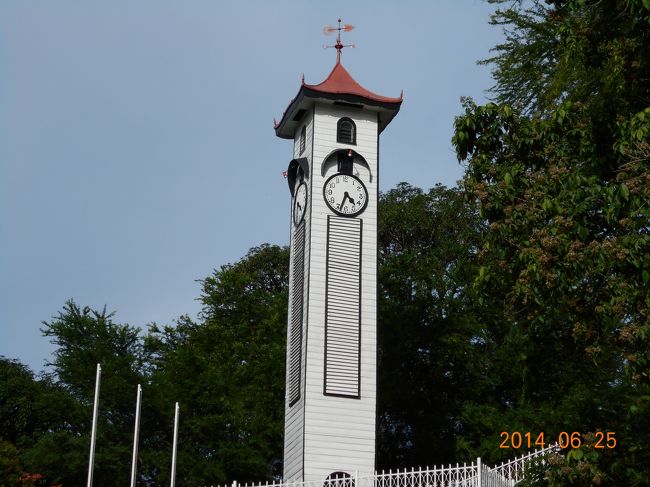 街に戻って、時計台。