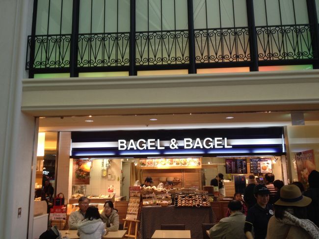 空港を意味もなく散策♪<br />ジッとできません…<br /><br />お腹はバッチリ！ぺこぺこにしてます(笑