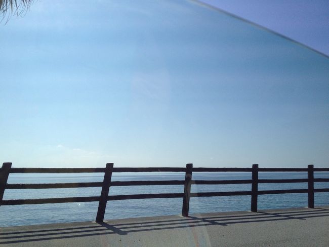 海だぁぁぁ!!<br /><br />まさに！まさに〜<br />エメラルド☆<br />海の色が〜青のｸﾞﾗﾃﾞｭﾚｰｼｮﾝ？<br />いろんな青にホントめっちゃ感動しました(泣