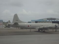 那覇で羽田行に乗り換え。

那覇空港には海自や空自の飛行機がいっぱいあります。
ご苦労様です。