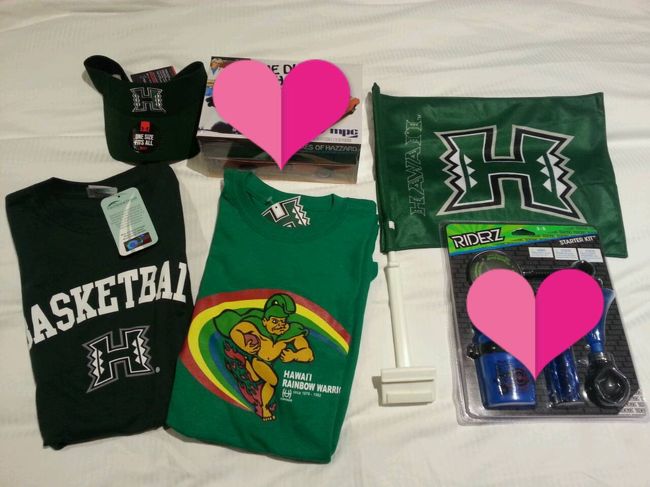 で、こんなもの買ってきた。<br />この旗、日本の1/2でGET.\(^o^)／<br /><br />こんなの何に使うの？って、思うでしょ？<br />ヘッヘー。(^o^)