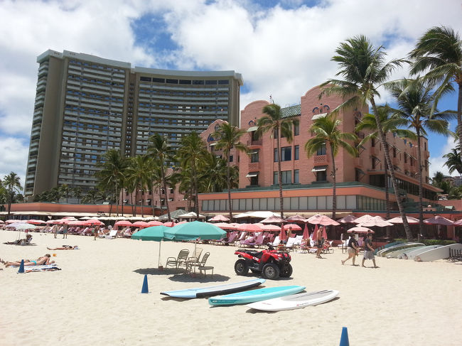 振り向けばピンクパレス。<br />ここは波が入り交じっていて以外に手強いし、相当疲れるポイントでした。<br />一時間位漬かって帰宅します。(^o^)