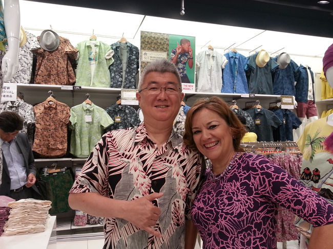 ビジネスも順調です。今年はUNIQLOとコラボしました。<br />写真は発売日に来日したBigbossカーラさんと僕。<br />とても歴史のあるブランドです。