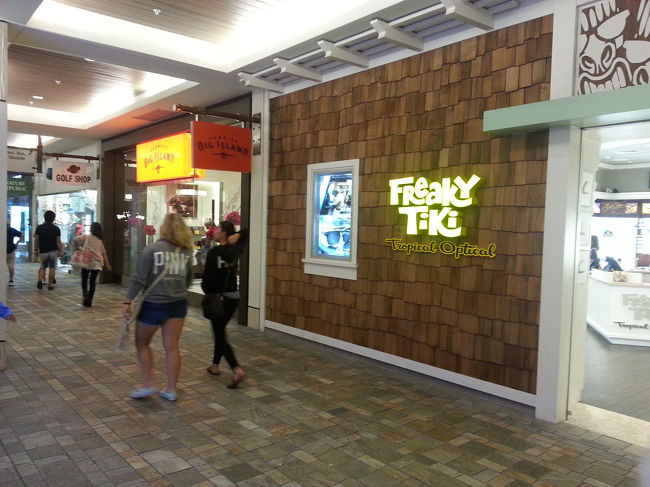 そろそろ待ち合わせの時間です。<br />アラモアナに戻りました。