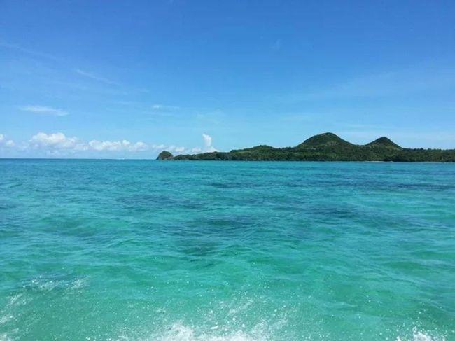 なんなんだろうね。<br />この海、空。たまらん。<br />マンタはね、いたよ。心のなかで泣いた。<br />もっと近くでみたいという欲がでたので、今度はダイビングしますと誓います。