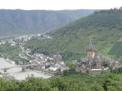 走行まで時間があるため、一般道を南下して、モーゼル川沿いのコッヘムへ。

ライヒスブルク城（コッヘム城）がきれい。