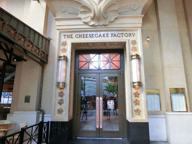 　朝食を食べるついでに朝のワイキキを散歩してきました。