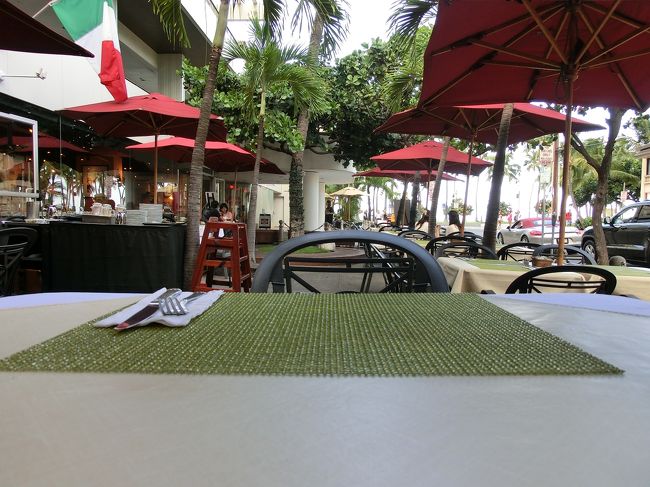 　のんびり、歩いてようやく着きました。<br /><br />　アランチーノ・ディマーレで朝食です。朝、来たのは<br />初めてです。