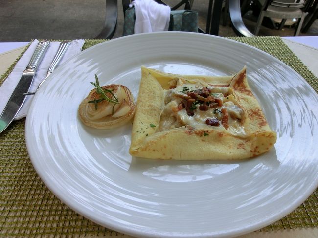 　温かいクレープ<br /><br />　こちらもおししいです。<br /><br />　ＪＴＢのクーポン利用で、フリードリンクです。<br />グァバジュースとか、コーヒーとか　おいしくいただき<br />ました。