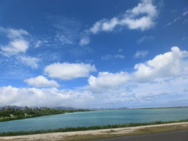 　本日は海の上のリーフ・ランウェイから離陸します。との<br />アナウンスが。<br />　ワクワクして窓の外を眺めていると海の向こう側の滑走路<br />へ走っていきます･･･が。