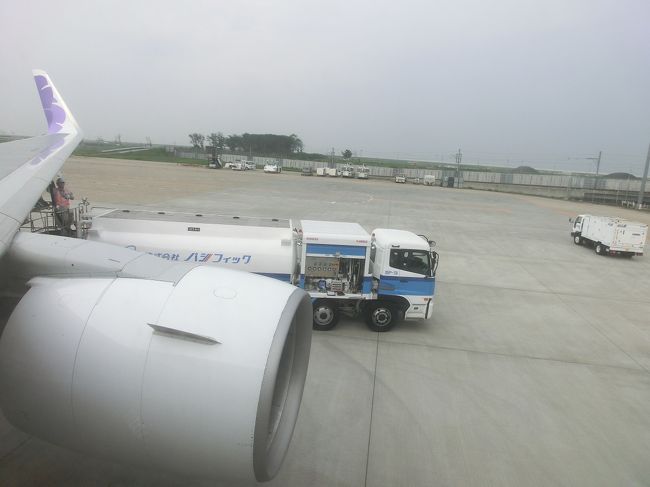 　そして、仙台からハワイへ行く人を乗せて再び離陸です。<br /><br />　乗り込んできた人たちはみんな楽しそうです、そりゃそうだ。