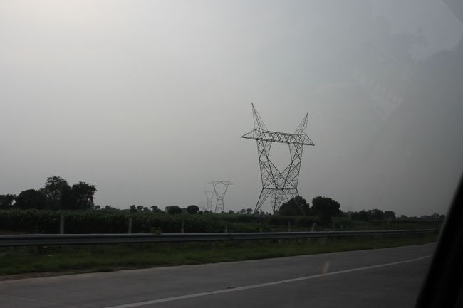 インドの鉄塔ってなんか面白い形してます。