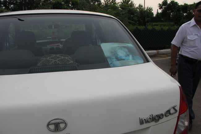 TATAの車でした。