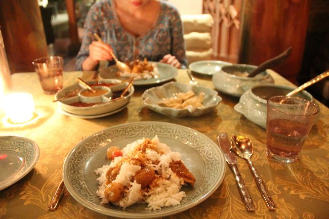 あとパッタイとマッサマンカレーを頼みました。<br /><br />結局カレー･･･。<br /><br />