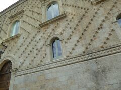 車窓からのアレッサーノ街並み♪
Palazzo Sangiovanni