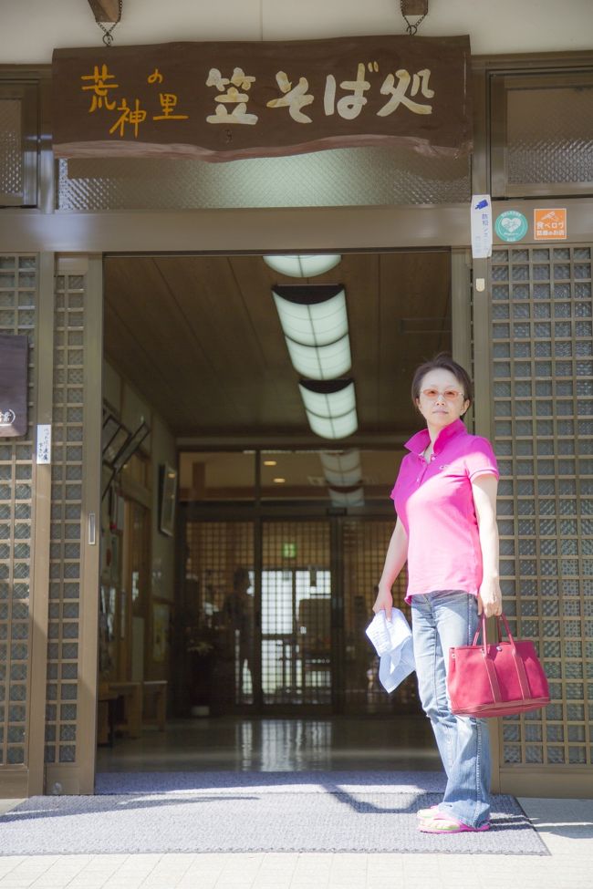 そば処正面で記念写真（笑）