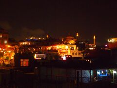 【22:16】AGORA Guest House のルーフトップ

屋上からはイスタンブールの街が見渡せる。