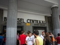 ブリュッセル南駅から国鉄でブリュッセル中央駅に到着．
有名なグランプラス広場はこの駅から徒歩5分ほどです．