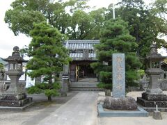 唐津市街に入り、諏訪神社で参拝します。