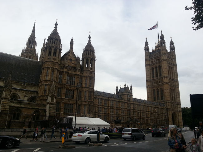 ここから歩いて<br />テートブリテンへ<br /><br /><br />