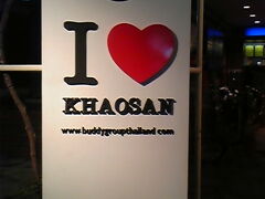 ９日目。早朝、タオ島からの帰りはカオサンにて下車。そして解散。
カオサン、初めて来た〜！暗い中、右も左もわからない場所で
一人じゃなくて良かったぁ・・・