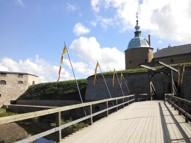 表紙のお城、カルマル城、への入口