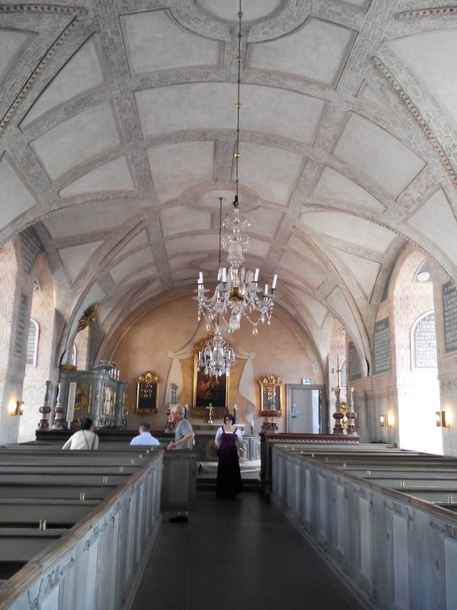 お城中にある教会、結婚式に人気で１年待ちだそうです！