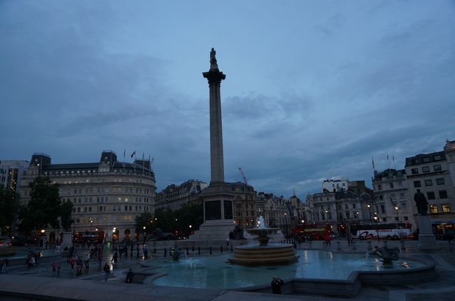 トラファルガー広場のホレーショ・ネルソン提督の記念碑です。<br /><br />雨はすっかり止みました。