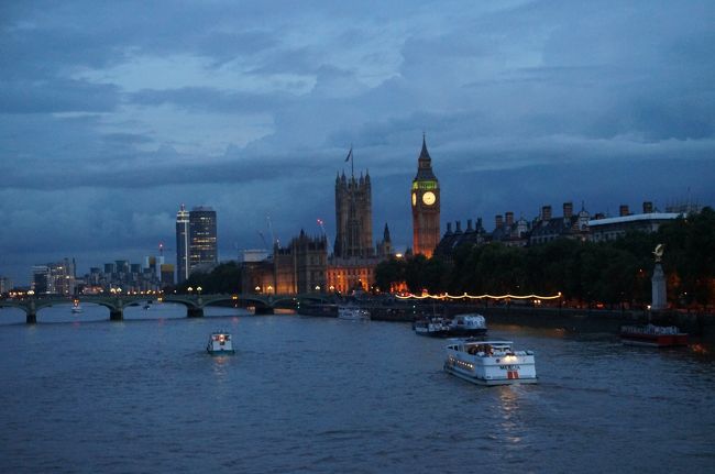 からの、ビッグベーーーーン!!!<br /><br />程良く暗くなりライトアップされ幻想的でした。