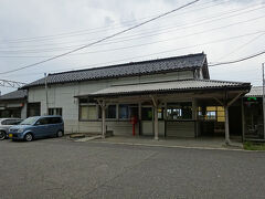●JR市振駅

JR越中宮崎駅を出て、約2時間。
ご飯食べたり、寄り道をしていたら、2時間経ってしまいました。
新潟県で一番西の駅JR市振駅に到着しました。