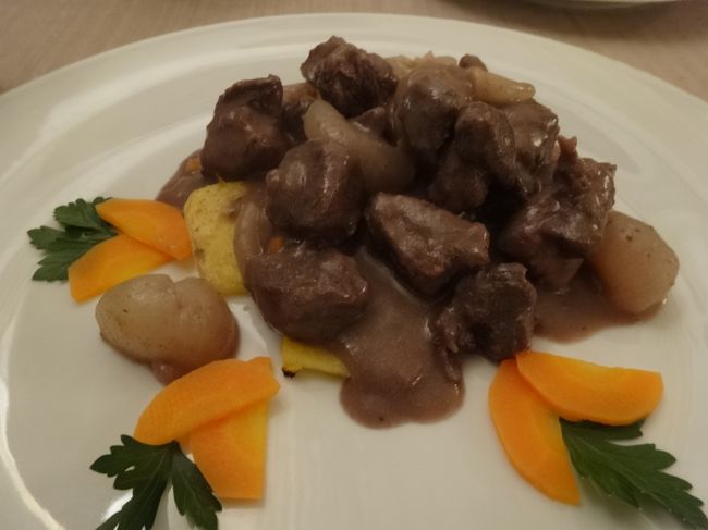 いのししのキャンティ(赤ワイン)煮込み。<br /><br />これ食べたかったんだ。どこの街に行ってもイノシシのはく製あったもの。<br /><br />美〜味！<br />