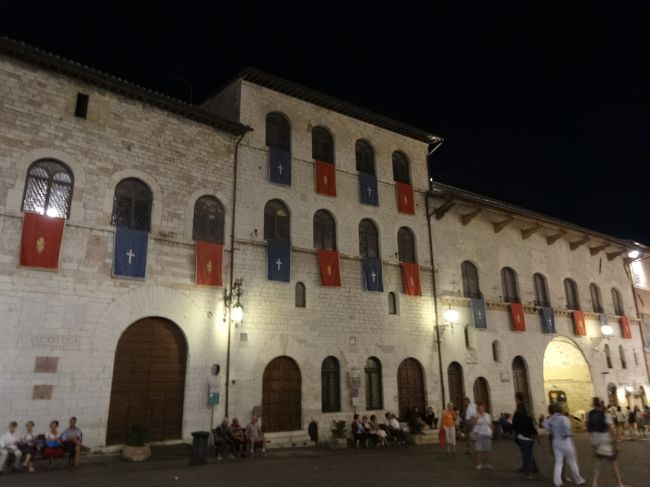 ブリオーり宮のライトアップ。<br />