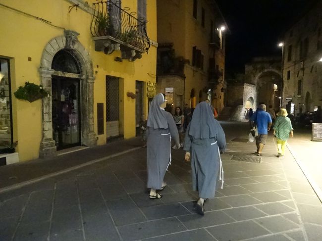 修女が絵になる。