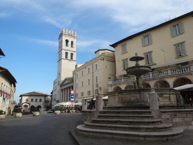 朝のコムネーム広場。