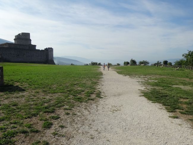 大城塞(ロッカ・マジョーレ)に着いた。