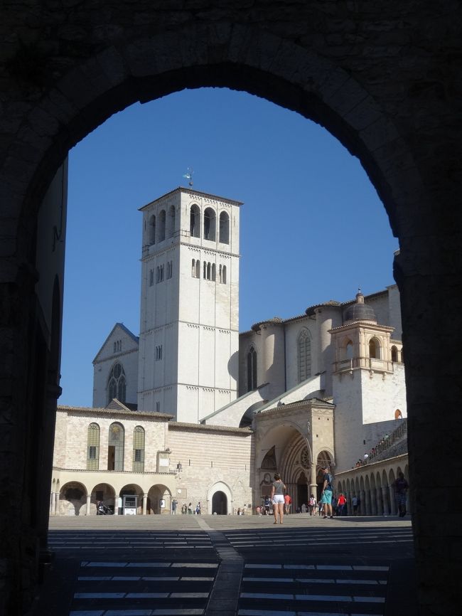 丘から下りてきて、サン・フランチェスコ聖堂に着きました。