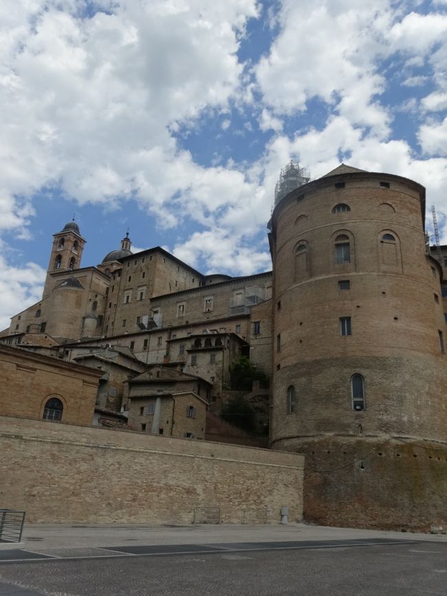 ここからは、おまけ。<br /><br />ラッファエロの生家のあるウルビーノの街、世界遺産です。