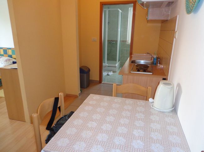 本日の宿:Red Coral Apartment レッドコーラルアパートメント<br />こちらはキッチン<br />