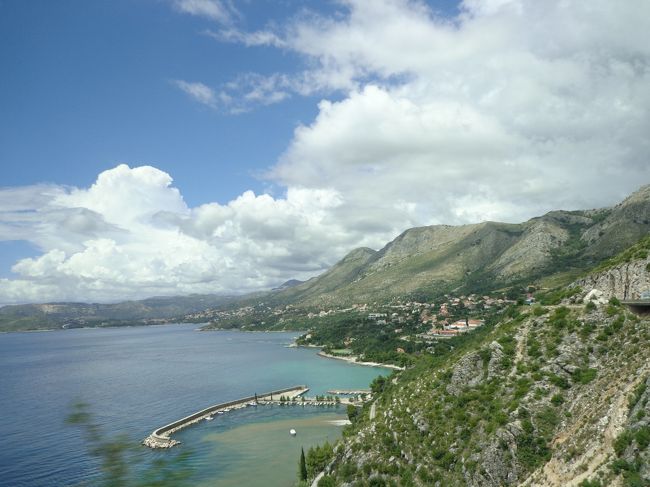 気がつくとドブロブニクは遥か向こう<br />もうすぐ到着かな？