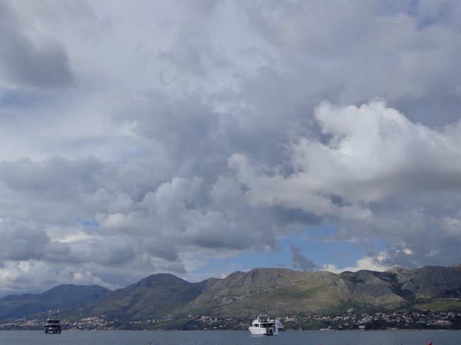 山の上には、あやしい雲が。。<br />今日でクロアチアは最後。だからお願い！晴れてくれェェ<br />