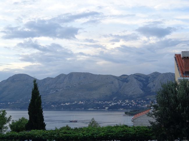 そして飛行機がすぐ上を飛んでいく<br />空港までは僅か数キロメートルの場所<br />